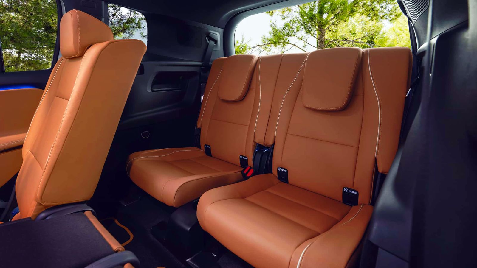 Mercedes-Benz GLB 2027 Interior Third Row Seats Space Design