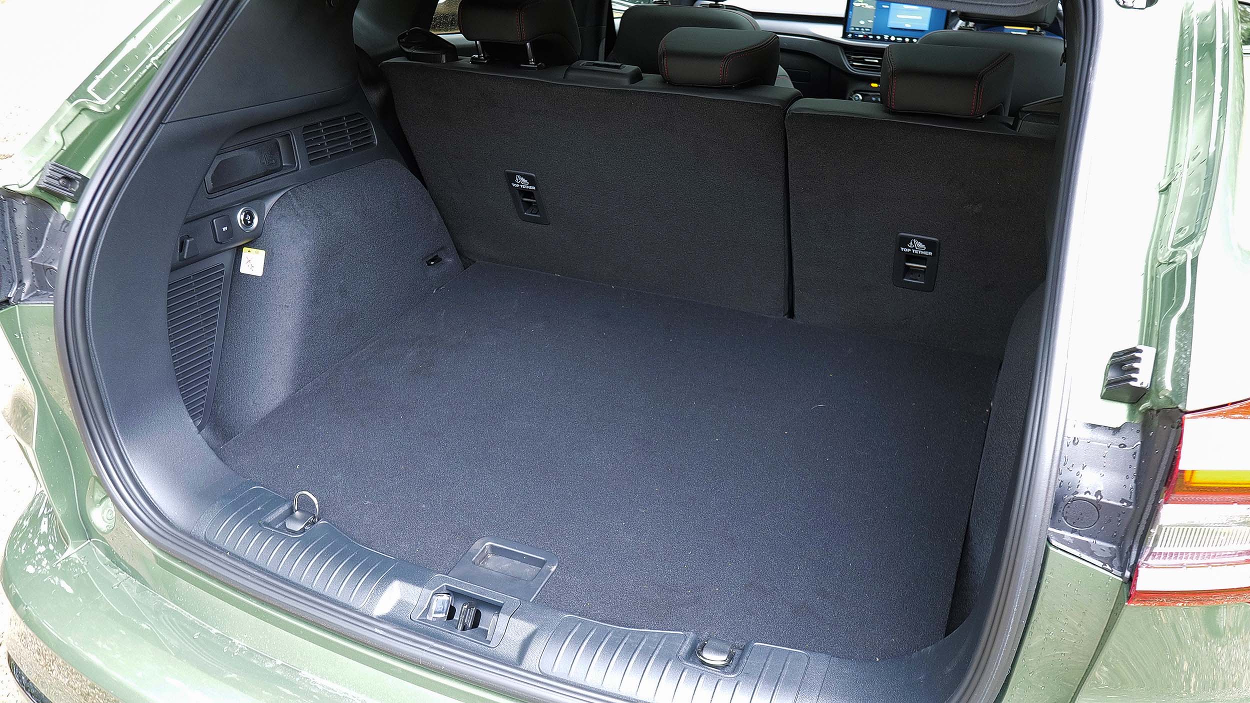 Ford Kuga ST-LINE 2024 Hybrid AWD Boot Trunk Volume Load Capacity Design