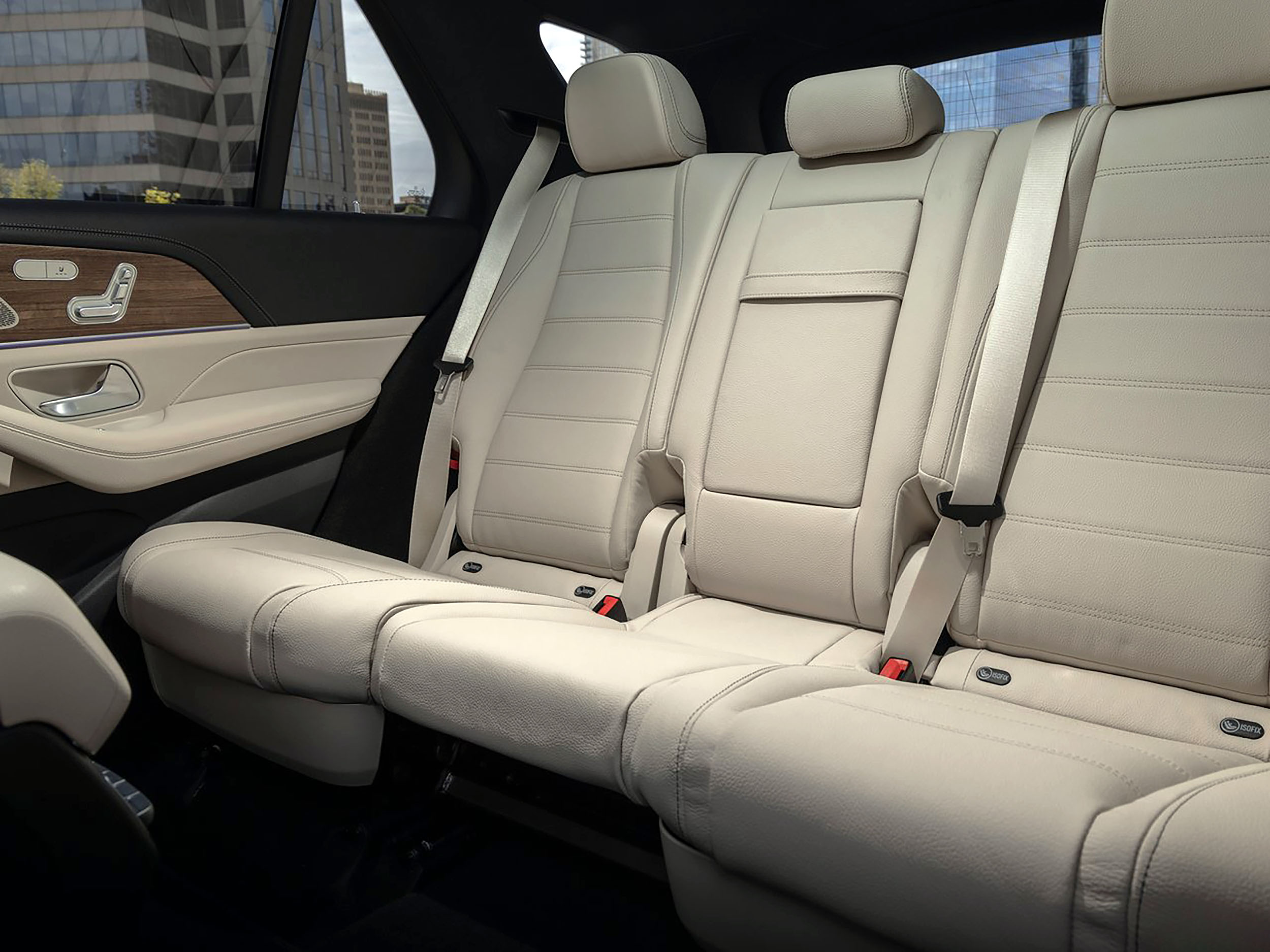 Mercedes Benz GLE 2024 Interior Rear Seats Passenger Space Design