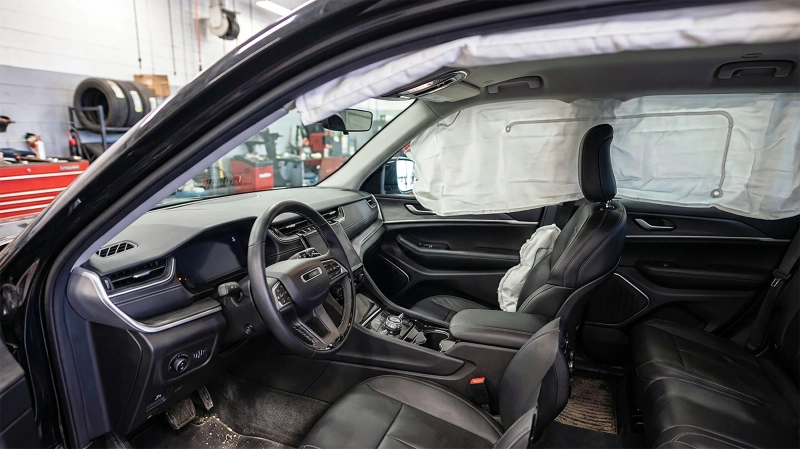 Stellantis recheamă în service peste 400.000 de mașini. Ce trebuie să știe șoferii din România care dețin un Jeep Grand Cherokee