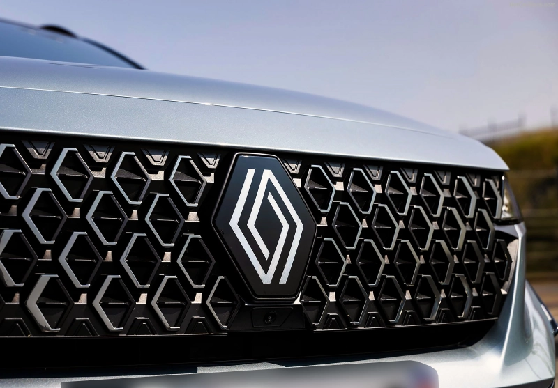 Renault copiază modelul chinezesc pentru a supraviețui pe piața europeană: Modele noi în mai puțin de 24 de luni