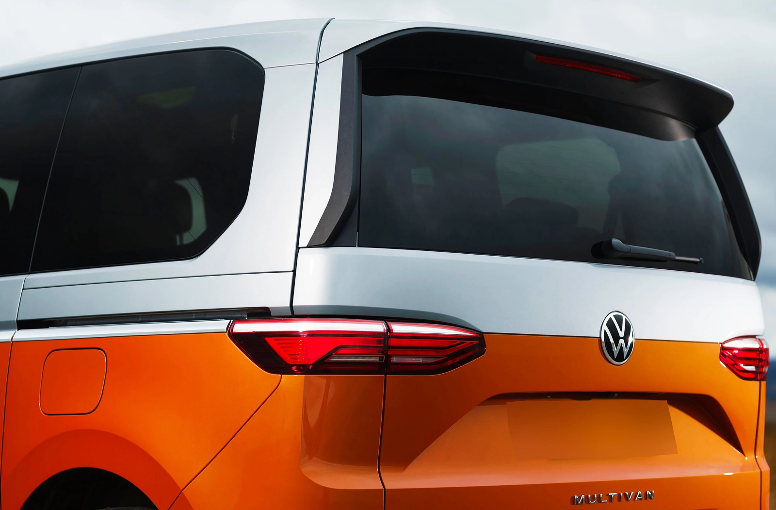 Upgrade digital major pentru VW T7 Multivan și California: Ecrane mai mari și design frontal revizuit