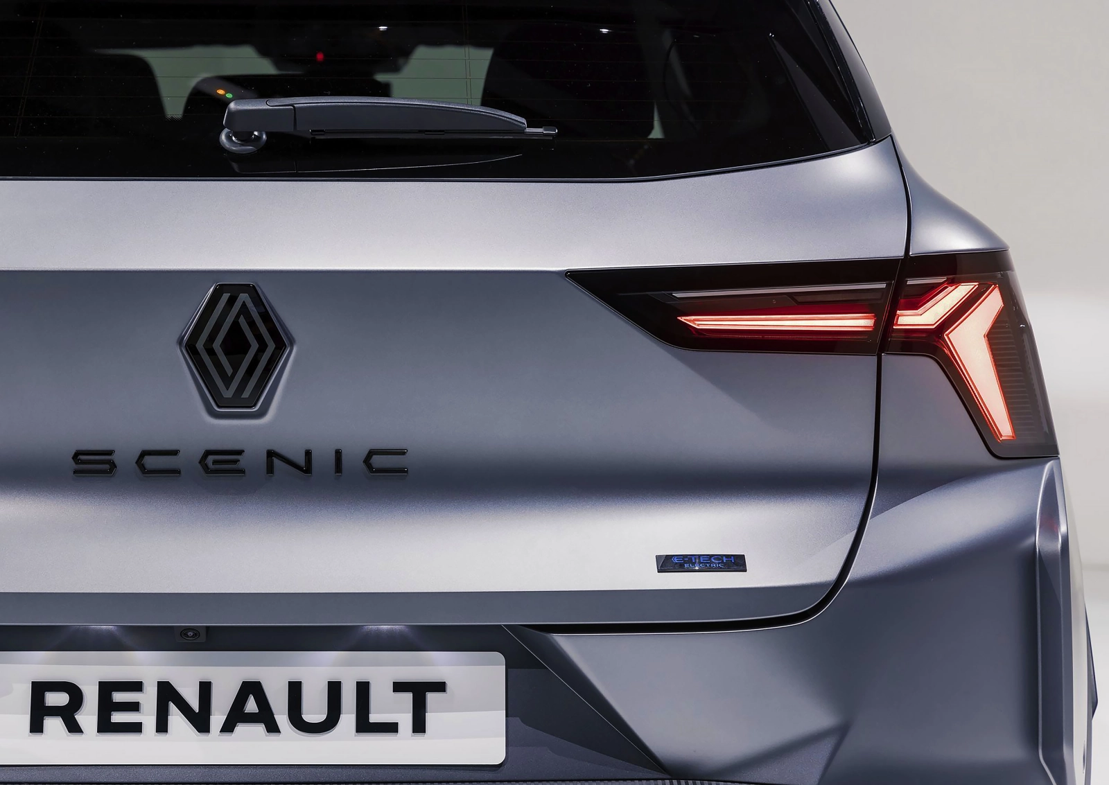 The new Renault Scenic E-Tech facelift debuts on the Romanian market, the top Esprit Alpine version costs from 45.150 euros