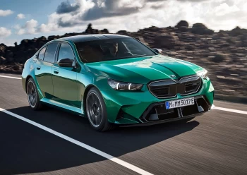 Explorând Noua Eră a Performanței: BMW M5 G60 2025 - Lux, Tehnologie și Putere Hibridă
