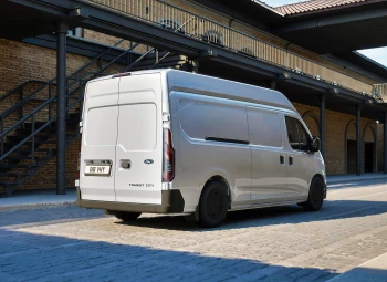 Ford lansează oficial noul Transit City: Al cincilea membru al familiei este 100% electric