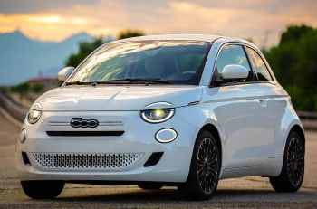 The new Fiat 500 Hybrid has officially debuted in Romania. Prices start at 21.900 euros