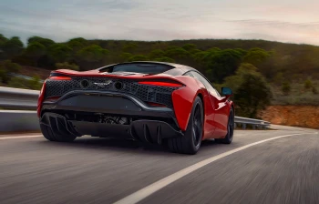 McLaren pregătește retragerea din producție a modelului Artura în anul 2028