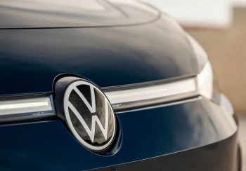 VW inițiază o rechemare globală de 4 milioane de vehicule pentru defect la sistemul de direcție